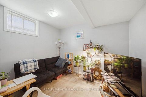 Photo 32 at 11 BRISTOW Court, Allandale Heights, Barrie
