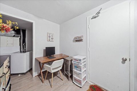 Photo 34 at 11 BRISTOW Court, Allandale Heights, Barrie