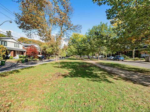 Photo 3 at 122 Forman Avenue, Mount Pleasant East, Toronto