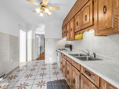 Photo 10 at 122 Forman Avenue, Mount Pleasant East, Toronto