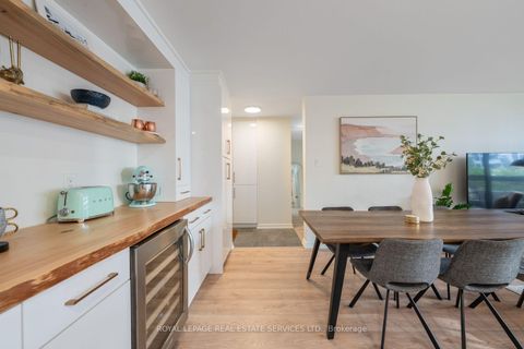 Photo 7 at 309 - 80 Quebec Avenue, High Park North, Toronto