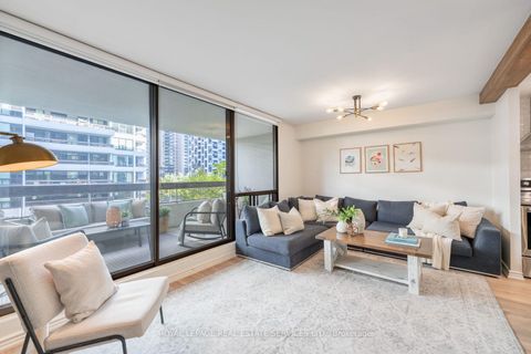 Photo 11 at 309 - 80 Quebec Avenue, High Park North, Toronto
