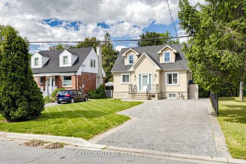 Photo 2 at 19 Riverview Heights, Humber Heights, Toronto