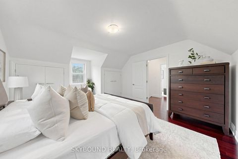 Photo 14 at 19 Riverview Heights, Humber Heights, Toronto