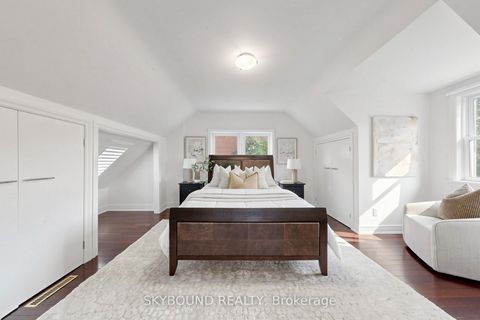 Photo 15 at 19 Riverview Heights, Humber Heights, Toronto