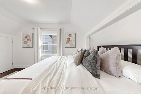 Photo 19 at 19 Riverview Heights, Humber Heights, Toronto