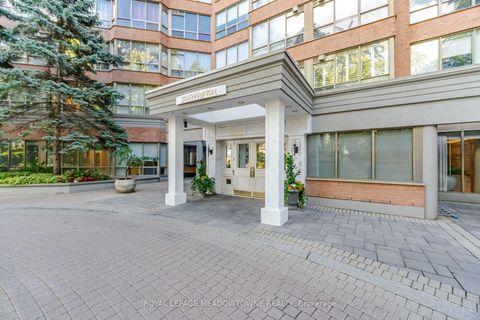 Photo 2 at 816 - 1 Ripley Avenue, Swansea, Toronto
