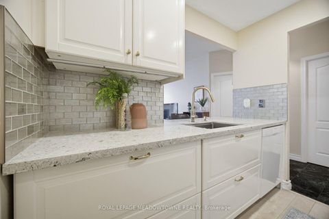 Photo 10 at 816 - 1 Ripley Avenue, Swansea, Toronto