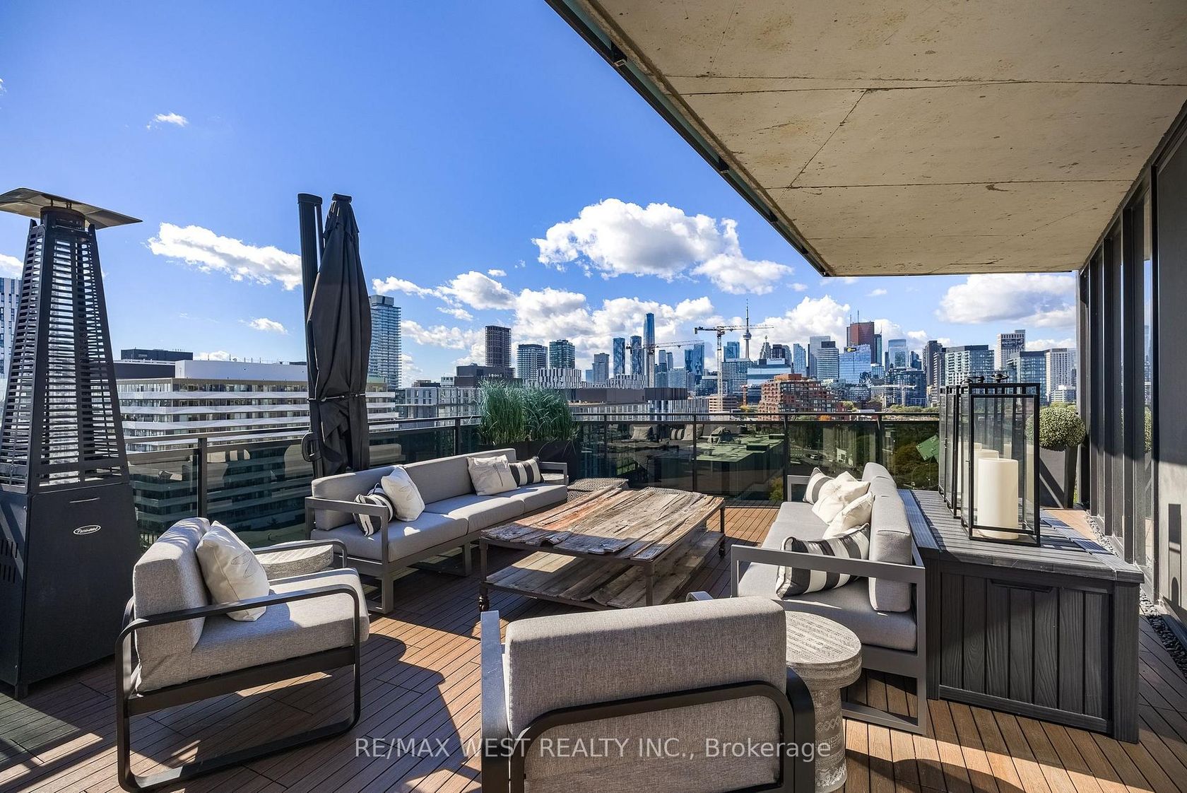 1002 - 21 Lawren Harris Square, Moss Park, Toronto 