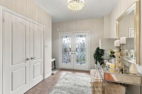 Photo 2 at 35 Tiana Court, Vellore Village, Vaughan