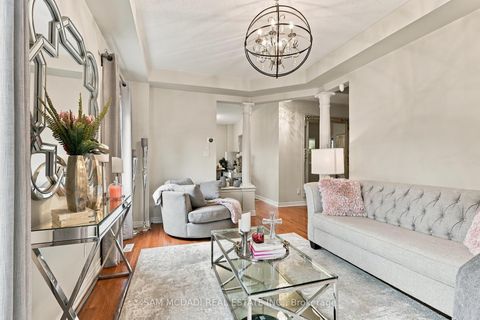 Photo 4 at 35 Tiana Court, Vellore Village, Vaughan