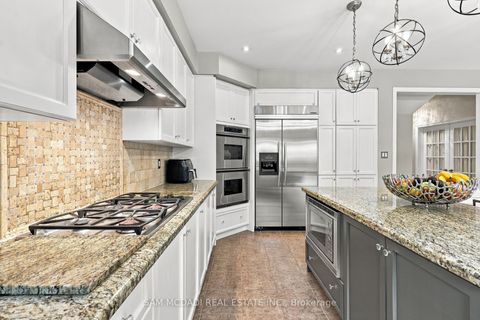 Photo 8 at 35 Tiana Court, Vellore Village, Vaughan