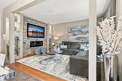 Photo 11 at 35 Tiana Court, Vellore Village, Vaughan