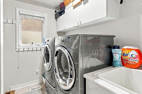 Photo 15 at 35 Tiana Court, Vellore Village, Vaughan