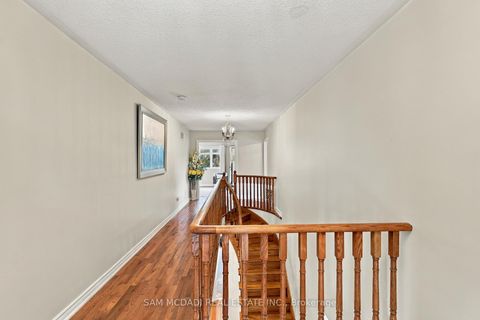 Photo 16 at 35 Tiana Court, Vellore Village, Vaughan