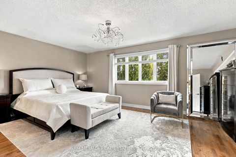 Photo 17 at 35 Tiana Court, Vellore Village, Vaughan