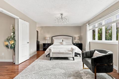 Photo 18 at 35 Tiana Court, Vellore Village, Vaughan
