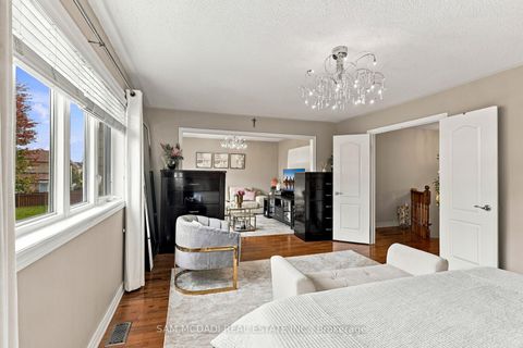 Photo 19 at 35 Tiana Court, Vellore Village, Vaughan