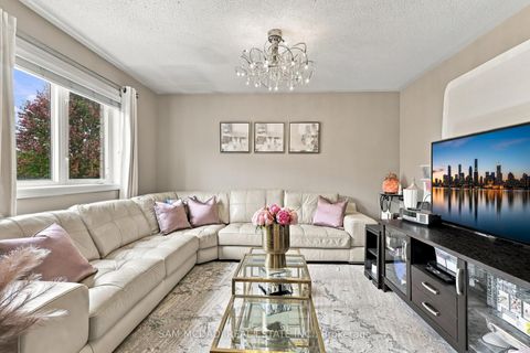 Photo 20 at 35 Tiana Court, Vellore Village, Vaughan