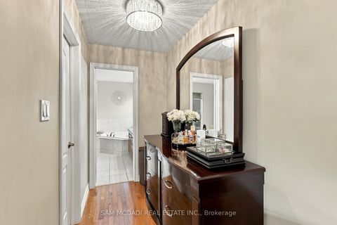Photo 22 at 35 Tiana Court, Vellore Village, Vaughan