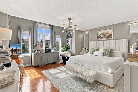 Photo 25 at 35 Tiana Court, Vellore Village, Vaughan