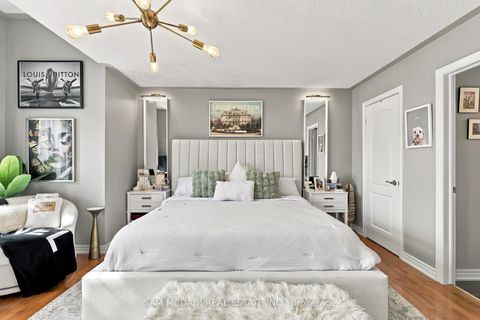 Photo 27 at 35 Tiana Court, Vellore Village, Vaughan