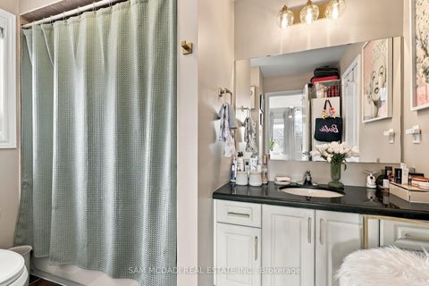 Photo 28 at 35 Tiana Court, Vellore Village, Vaughan