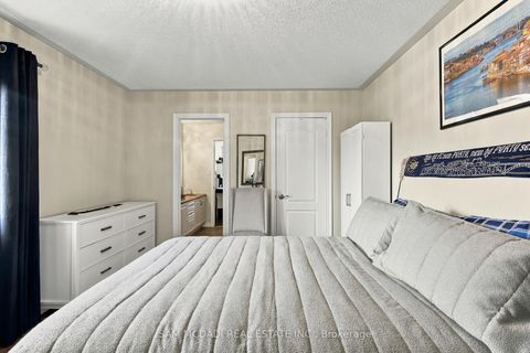 Photo 30 at 35 Tiana Court, Vellore Village, Vaughan