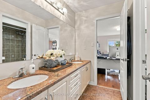 Photo 31 at 35 Tiana Court, Vellore Village, Vaughan