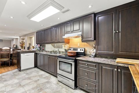 Photo 36 at 35 Tiana Court, Vellore Village, Vaughan