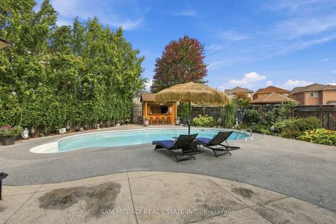 Photo 40 at 35 Tiana Court, Vellore Village, Vaughan