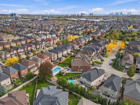 Photo 49 at 35 Tiana Court, Vellore Village, Vaughan