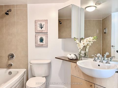 Photo 10 at 512 - 361 Front Street W, Waterfront Communities C1, Toronto