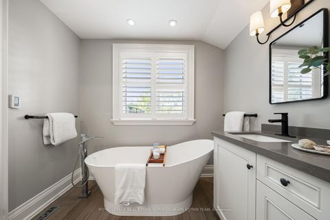 Photo 15 at 130 Donlea Drive, Leaside, Toronto