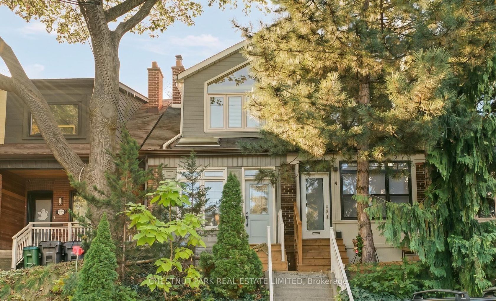 15 Millbrook Crescent, North Riverdale, Toronto 