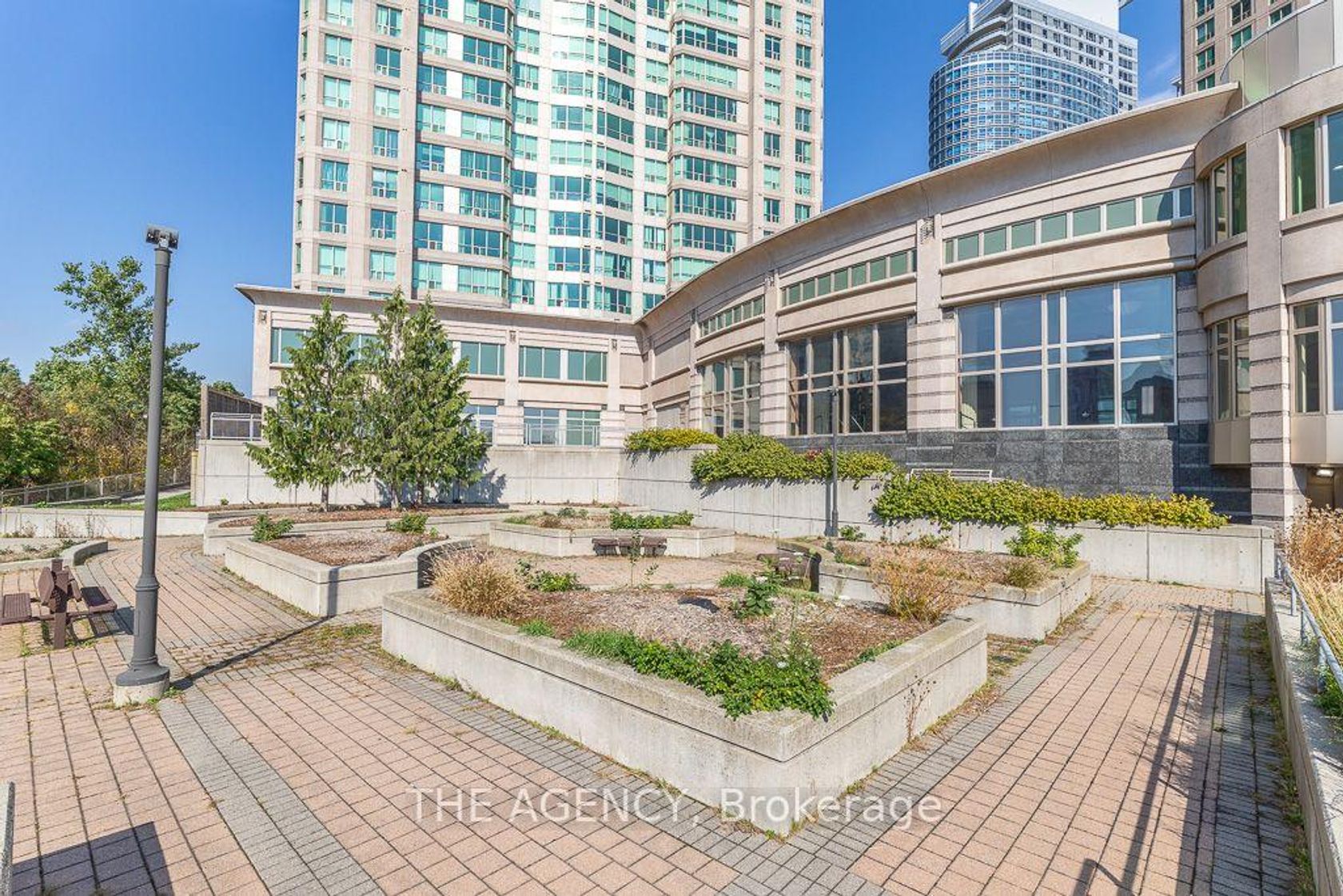 903 - 18 Lee Centre Drive, Woburn, Toronto 