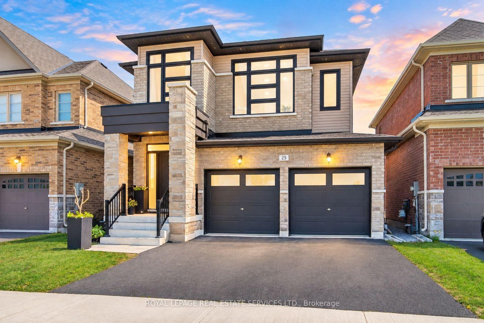 25 Garrett Styles Drive, Keswick South, Georgina photo number 2