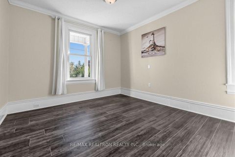 Photo 9 at 52 Parkside Drive, Queen's Park, Barrie
