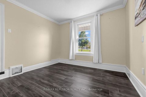 Photo 10 at 52 Parkside Drive, Queen's Park, Barrie