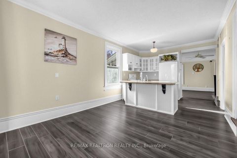 Photo 11 at 52 Parkside Drive, Queen's Park, Barrie