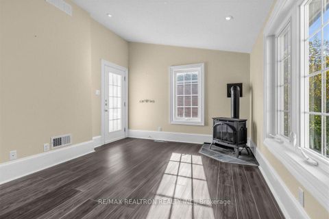 Photo 18 at 52 Parkside Drive, Queen's Park, Barrie