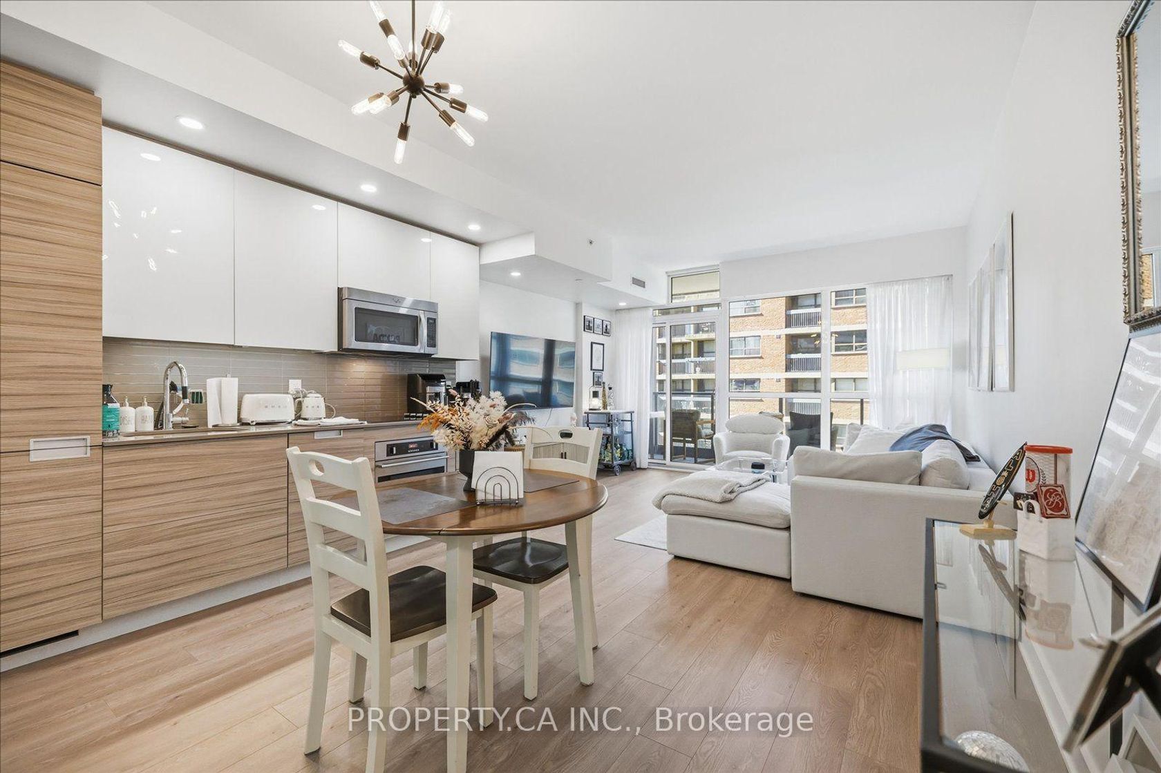 606 - 210 Simcoe Street, Chinatown, Toronto 