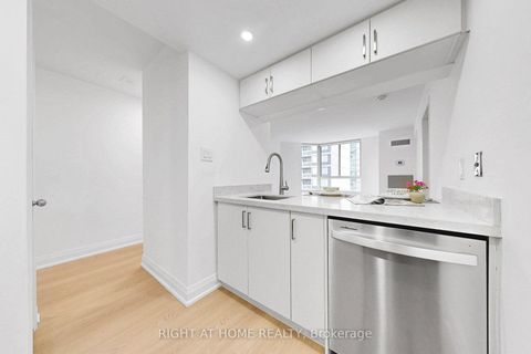 Photo 10 at 909 - 44 Gerrard Street W, Bay Street Corridor, Toronto