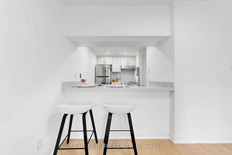 Photo 11 at 909 - 44 Gerrard Street W, Bay Street Corridor, Toronto