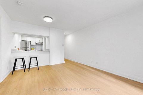 Photo 12 at 909 - 44 Gerrard Street W, Bay Street Corridor, Toronto