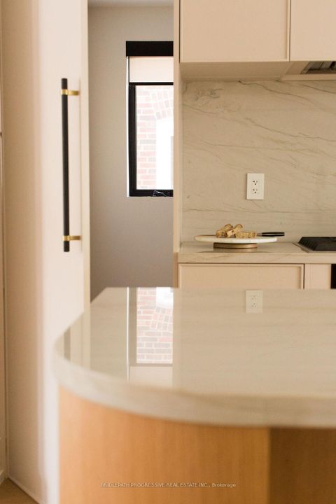 Photo 6 at 127 Glenvale Boulevard, Leaside, Toronto