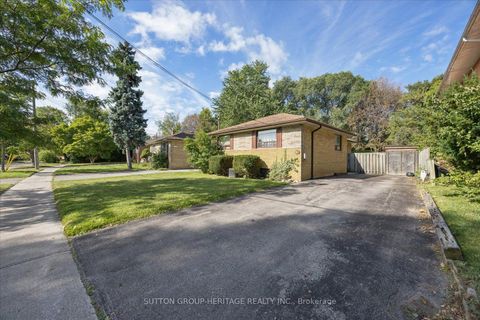 Photo 1 at 80 Applefield Drive, Bendale, Toronto