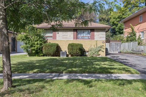 Photo 3 at 80 Applefield Drive, Bendale, Toronto