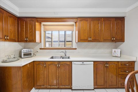 Photo 14 at 80 Applefield Drive, Bendale, Toronto