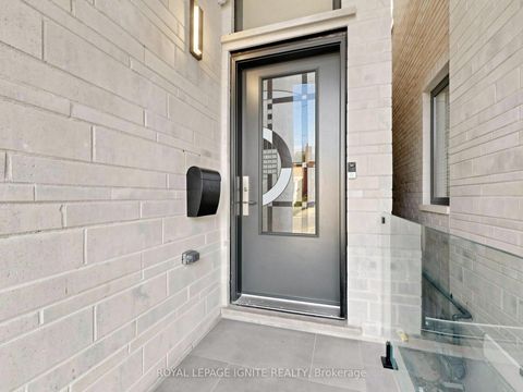Photo 2 at 52A Robinson Avenue, Oakridge, Toronto
